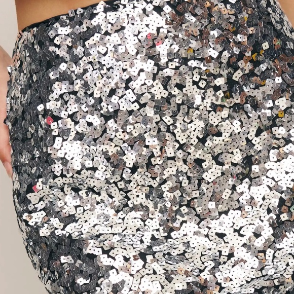 Reformation Veranda Skirt. Color is Silver. Sequined. Worn once. Size 8 - Picture 2 of 4